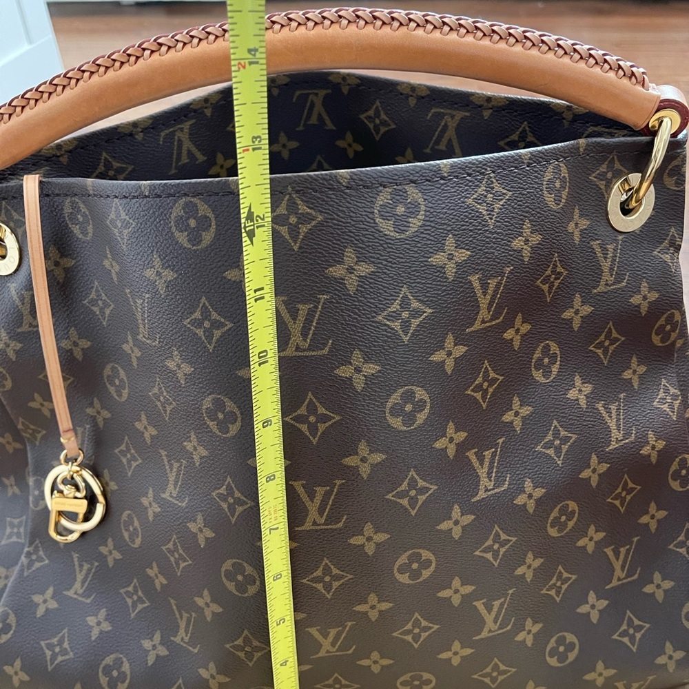 Louis Vuitton Artsy Bag !